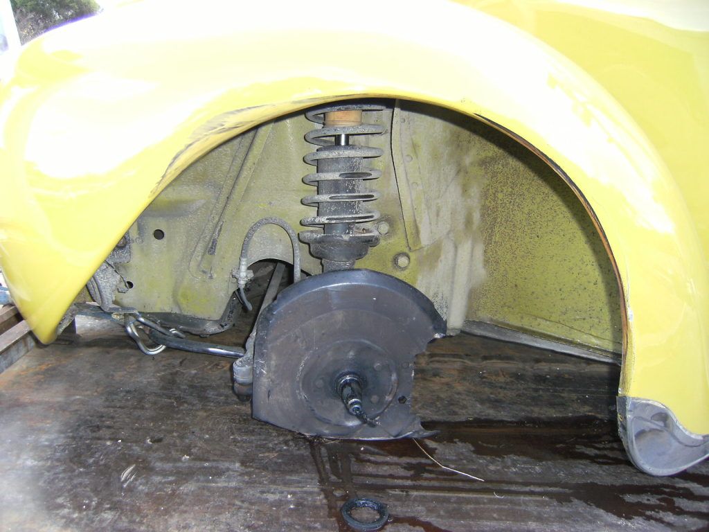 http://i1202.photobucket.com/albums/bb364/Jeff_Walsh/2012%20VW%20Photos/Wheelhubfelloff27-5-124-Cracksaroundguard.jpg