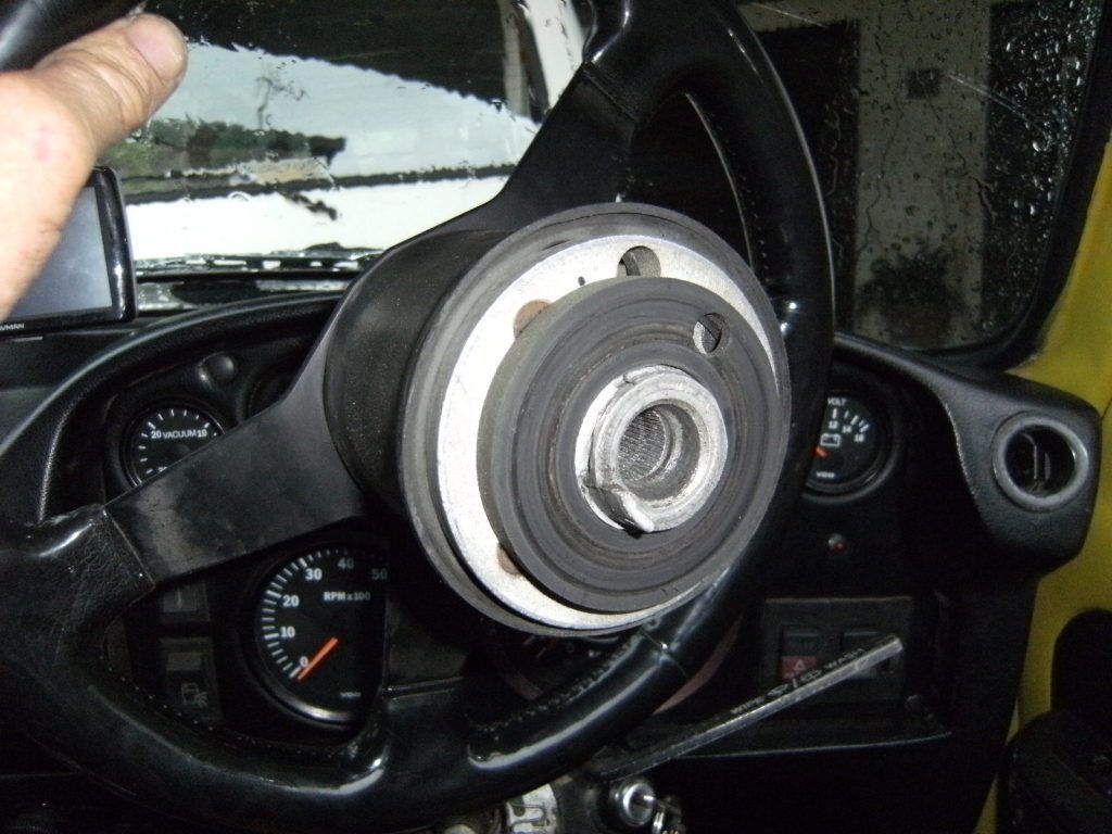 http://i1202.photobucket.com/albums/bb364/Jeff_Walsh/General%20VW%20photos/Steeringwheelboss-back.jpg