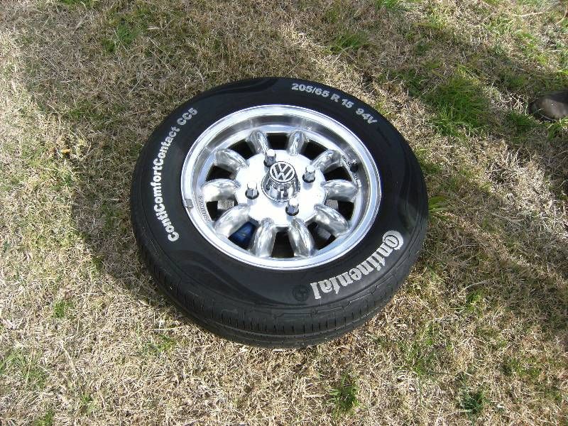 http://i1202.photobucket.com/albums/bb364/Jeff_Walsh/General%20VW%20photos/Wheelamphubfelloff27-5-128-FrontofwheelasIfouindit.jpg