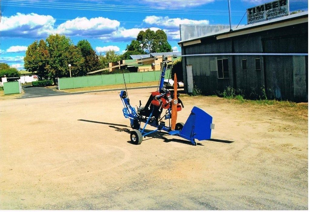 http://i1202.photobucket.com/albums/bb364/Jeff_Walsh/Gyrocopter%20-%20Inverell/Gyrocopter2.jpg