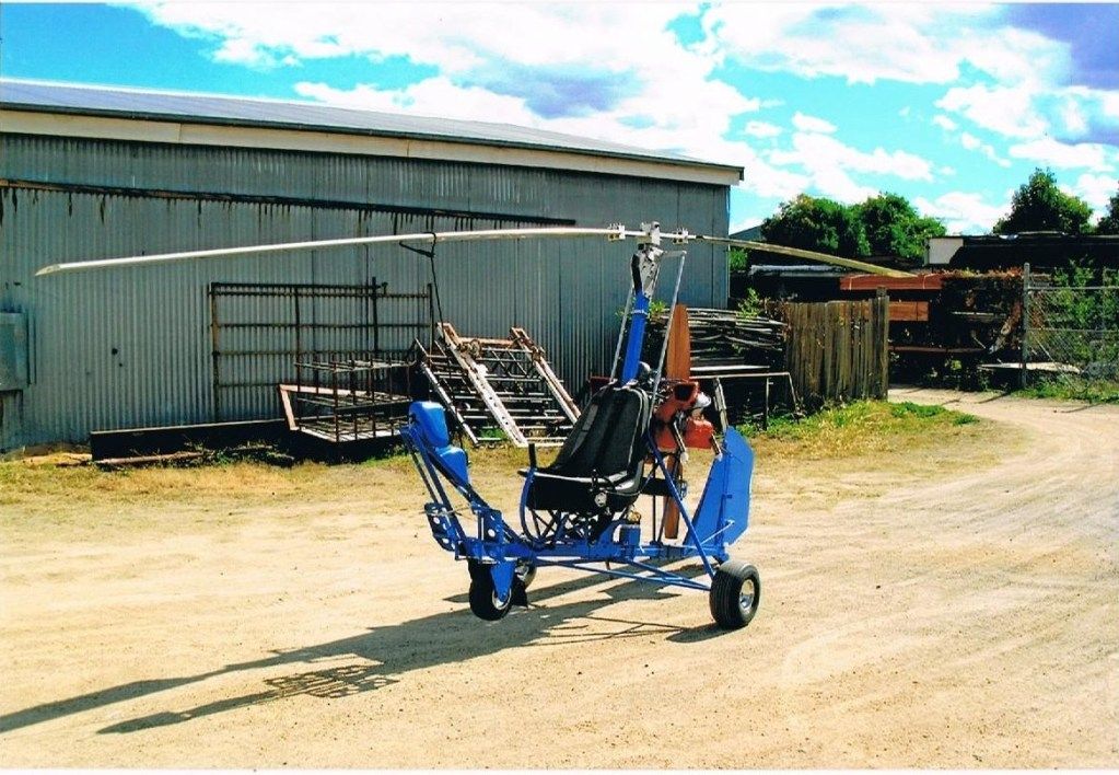 http://i1202.photobucket.com/albums/bb364/Jeff_Walsh/Gyrocopter%20-%20Inverell/Gyrocopter3.jpg