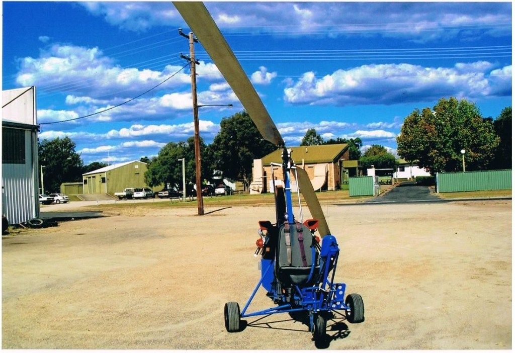 http://i1202.photobucket.com/albums/bb364/Jeff_Walsh/Gyrocopter%20-%20Inverell/Gyrocopter5.jpg