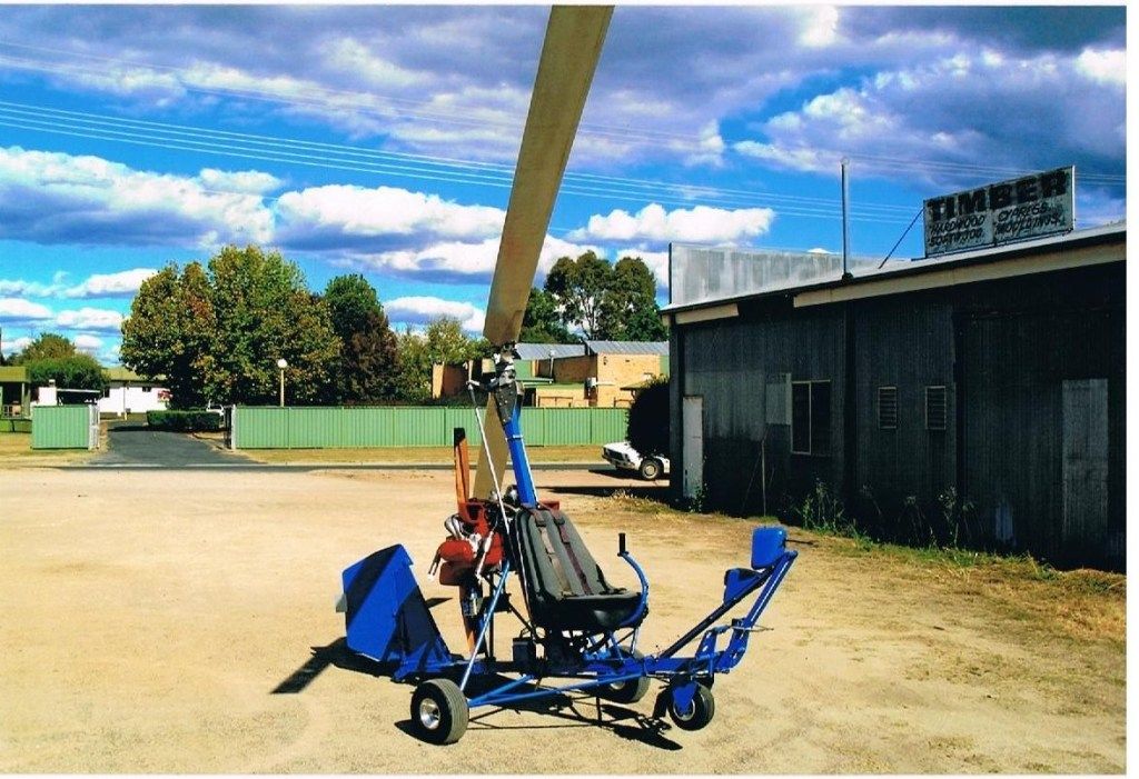 http://i1202.photobucket.com/albums/bb364/Jeff_Walsh/Gyrocopter%20-%20Inverell/Gyrocopter6.jpg