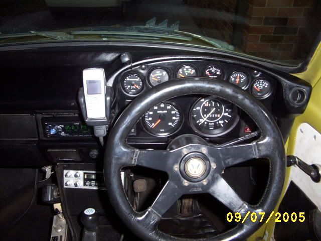 http://i1202.photobucket.com/albums/bb364/Jeff_Walsh/My%20New%20Dashboard/Mydashboard20-fromthedriversseat.jpg
