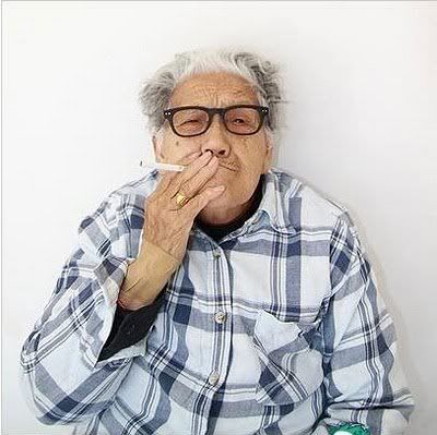 4 Inilah  foto Narsis Nenek Berumur 70 Tahun yang Menggemparkan CINA