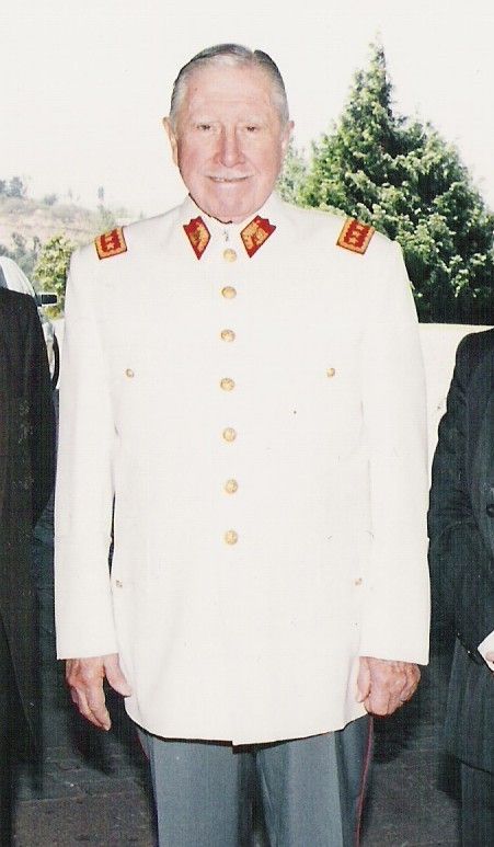 photo Augusto_Pinochet_-_1995.jpg