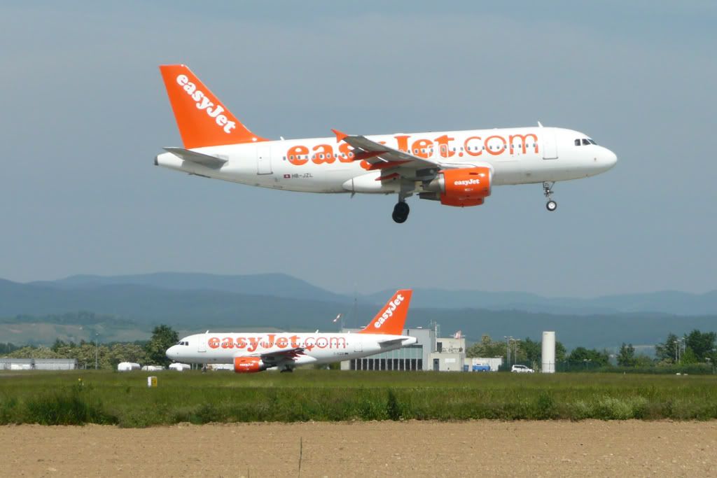 2xEasJet_1024.jpg