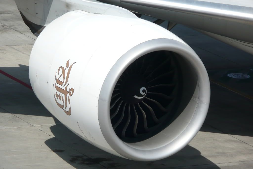 EmiratesGE90_1024.jpg